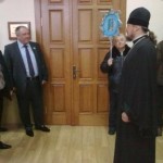 Церковь поздравила предприятия и учреждения города с Рождеством Христовым.