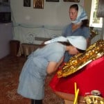 Воспитанницы колонии молились у чудотворной иконы.