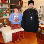 Мелитопольское благочиние передало книги Священного Писания в Мелитопольский городской отдел народного образования