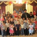 Благочинный церквей  г. Мелитополя посетил детский центр социально-психологической реабилитации детей в день усыновления.