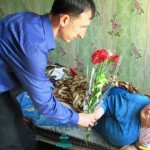 Волонтеры «Дома Милосердия» поздравили подопечную с Днем рождения