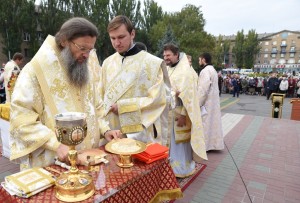 ДЕНЬ МЕЛИТОПОЛЯ ОЗНАМЕНОВАЛСЯ БОГОСЛУЖЕНИЕМ НА ЯЗЫКАХ НАРОДОВ, НАСЕЛЯЮЩИХ ГОРОД (25.09.2016)