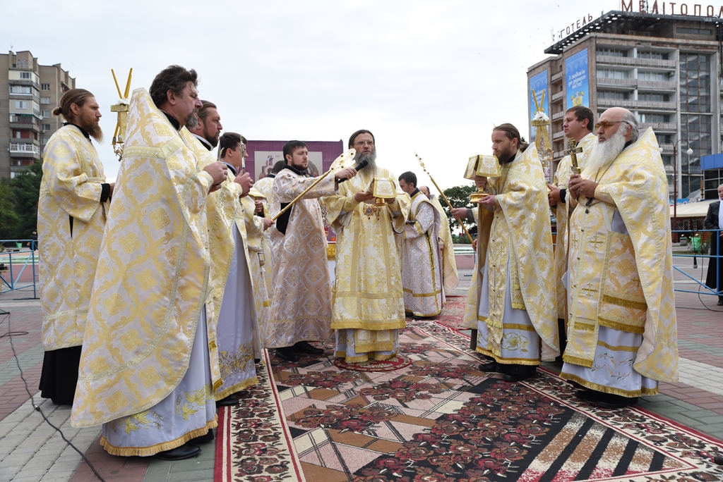 ДЕНЬ МЕЛИТОПОЛЯ ОЗНАМЕНОВАЛСЯ БОГОСЛУЖЕНИЕМ НА ЯЗЫКАХ НАРОДОВ, НАСЕЛЯЮЩИХ ГОРОД (25.09.2016)
